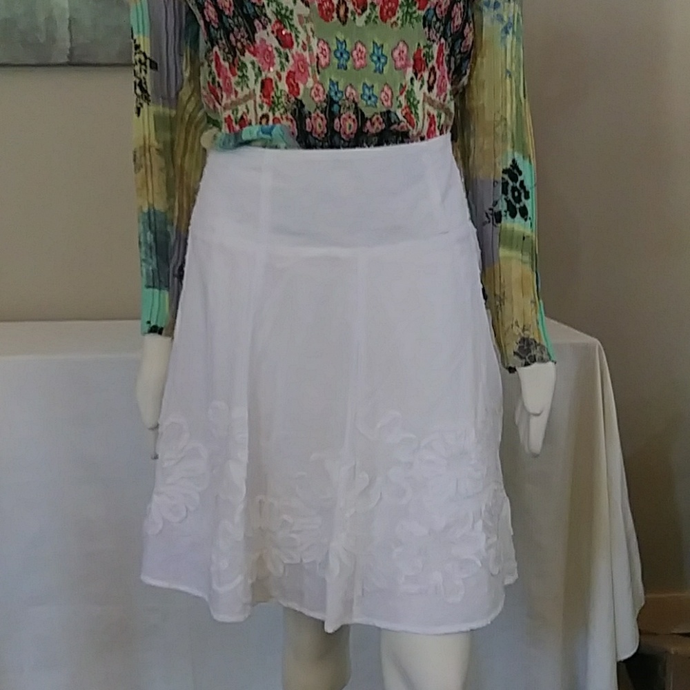 3 for $15 - Sz S Cotton Skirt with Trapunto Design